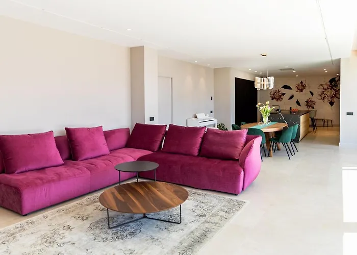 Luxury ***** فيلة بلاتجا ذارو