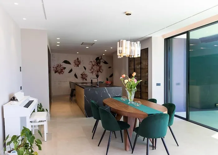 فيلة Luxury ***** *