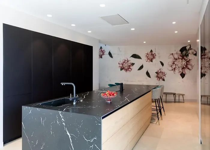 Luxury ***** بلاتجا ذارو
