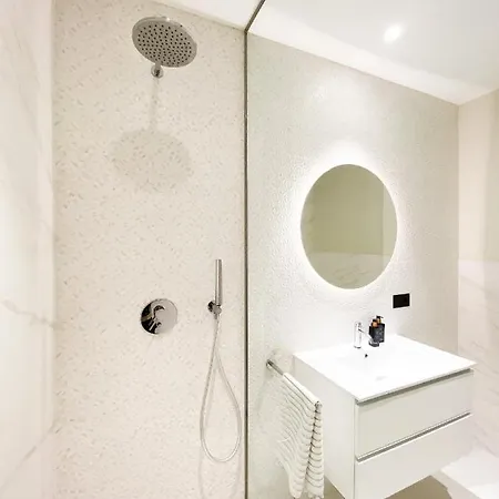 Luxury *****
