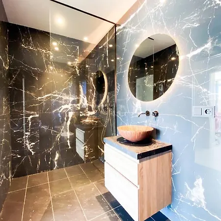 Luxury ***** *