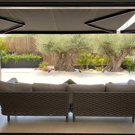 Luxury ***** *