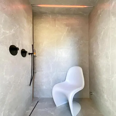 Luxury ***** *