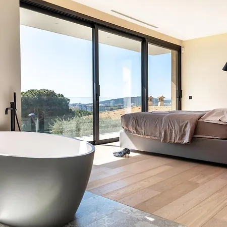 Luxury ***** *