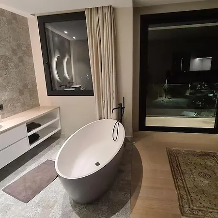 Luxury ***** *