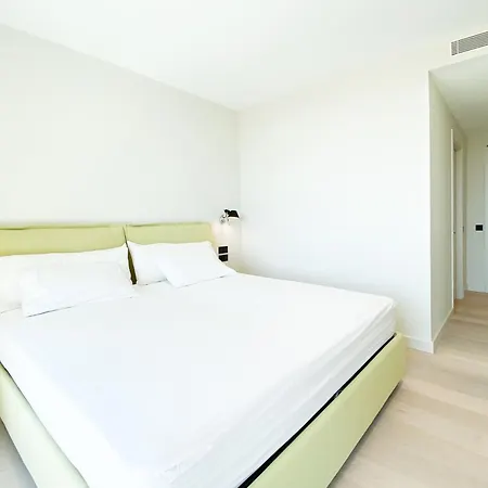Luxury ***** *
