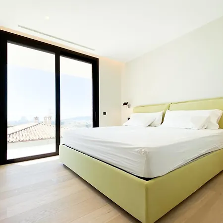 Luxury *****
