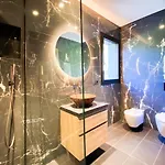 Luxury *****