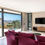Willa Luxury *****