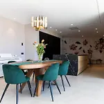 Willa Luxury ***** *