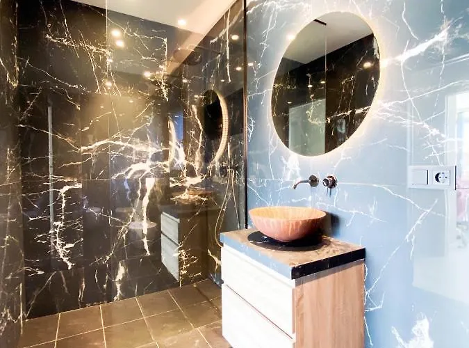 Luxury ***** *